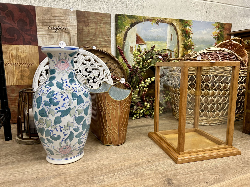 Home décor items at Hannah's Harbor